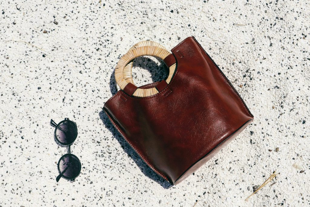 Alligator vs Crocodile Leather: Species, Look & Price