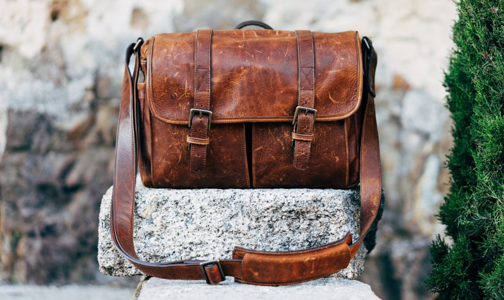 Crocodile Crossbody Bag: Compact & Hands-Free